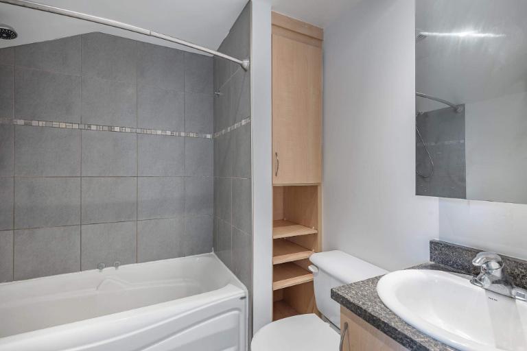 MAGNIFIQUE! CONDO VERDUN, 2 MIN DU METRO, ELECTROS INCLUS ! 5