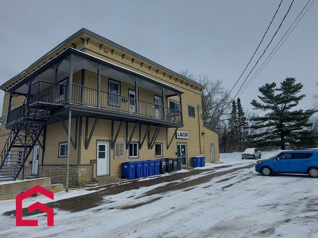 580 584 Rue du Pont — photo 1