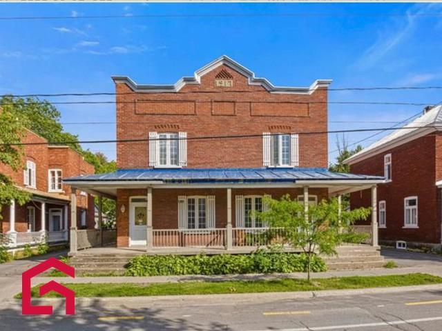 811 813 Rue Notre-Dame — photo 1