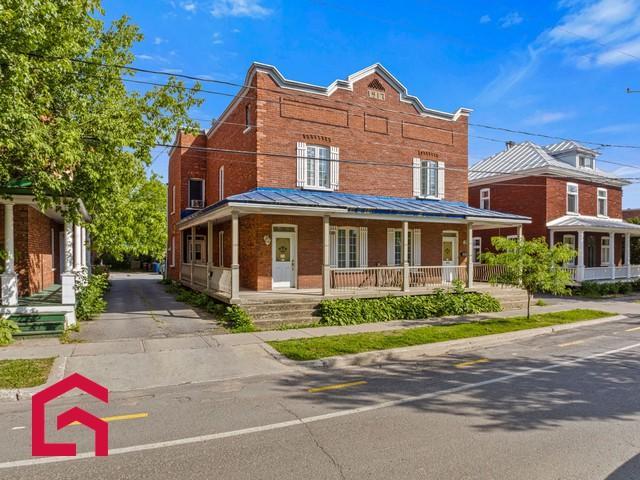 811 813 Rue Notre-Dame — photo 2