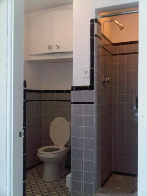 GHETTO MCGILL-  3 ½ RÉNOVÉ & MEUBLÉ – 1 CHAMBRE FERMÉE 4
