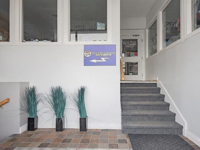 500 Boul. du Séminaire N. — photo 3