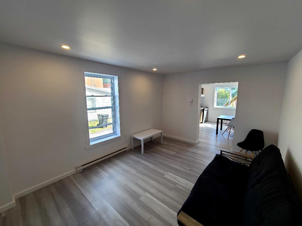Grand 3 ½ rénové – TOUT INCLUS – Centre-ville de Salaberry-de-Valleyfield pour juillet 2026 OU AVANT — photo 2