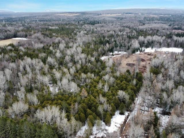 Ste-Anne-de-la-Rochelle (Estrie) : Terre à bois de 161 acres avec droit de construction — photo 1