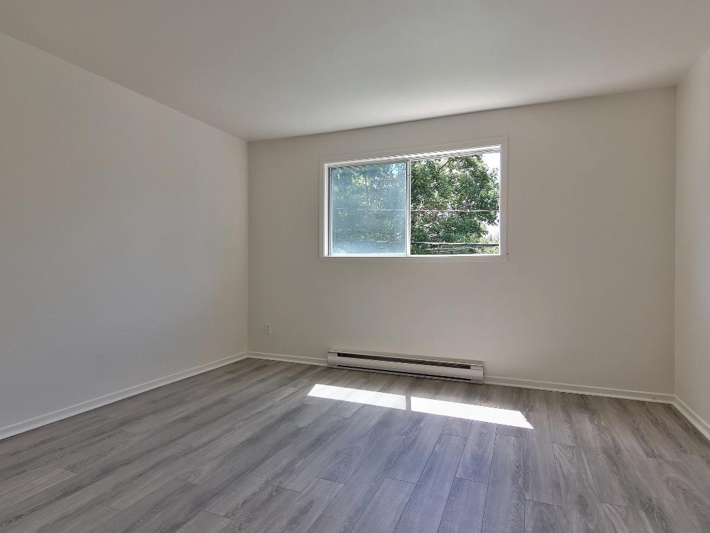 4 1/2 Style-Condo rénové à Mirabel (St-Janvier) - Libre - Internet inclus 5
