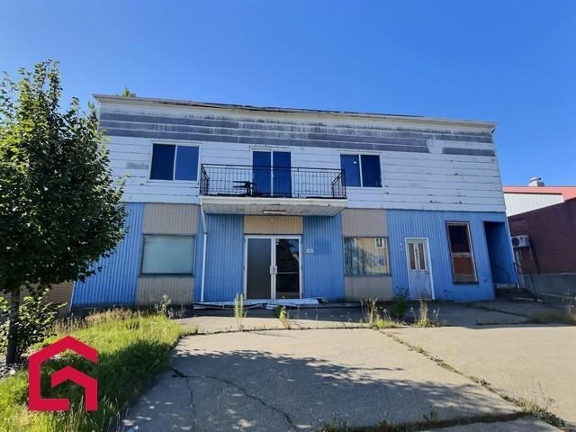 600 602 10e Avenue — photo 1