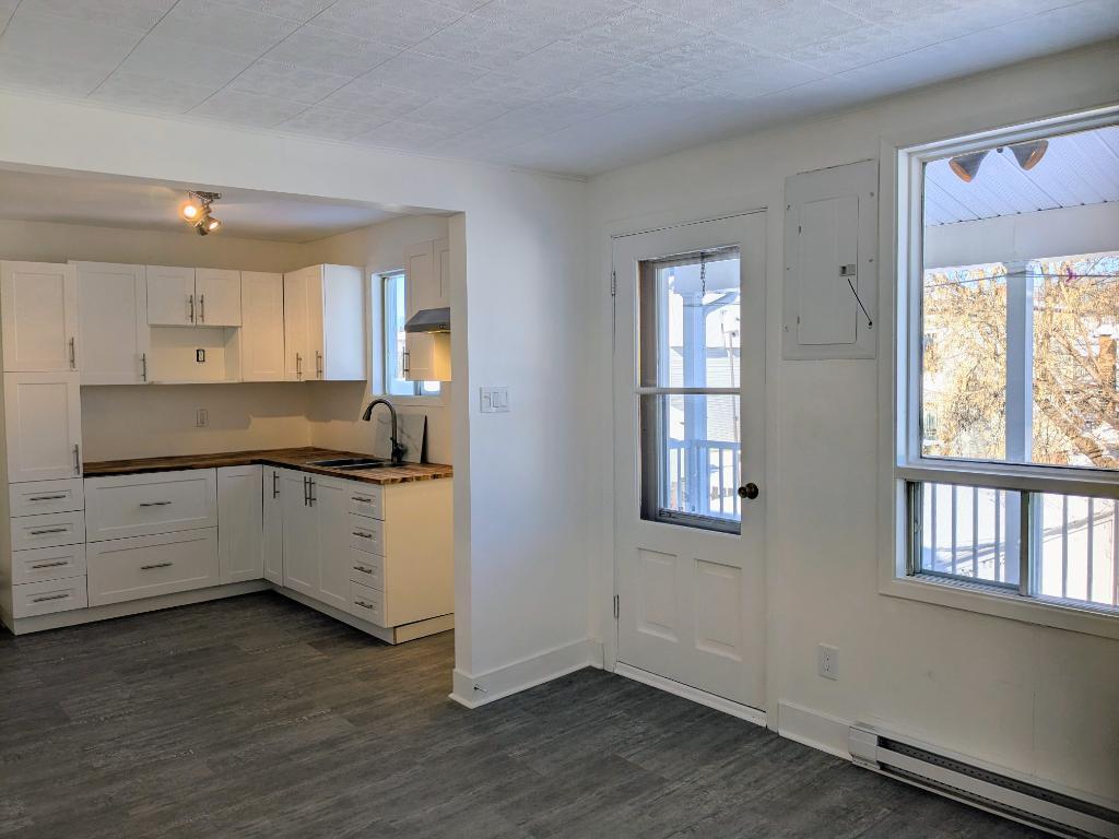 6 1/2 Rénové dans le quartier Ste-Marguerite (Animaux acceptés) 2
