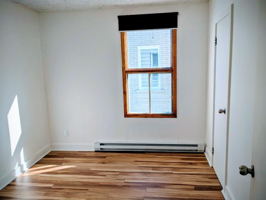 6 1/2 Rénové dans le quartier Ste-Marguerite (Animaux acceptés) 4