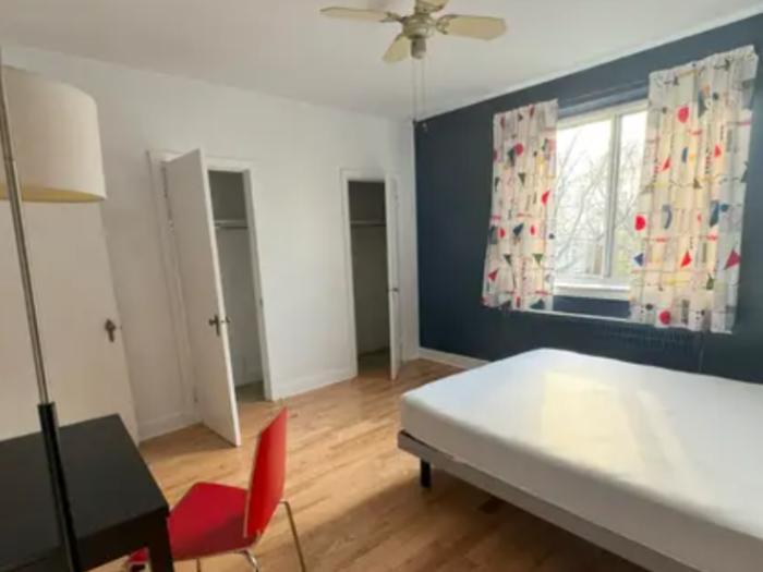 Prix réduit ! 4 1/2 (1 chambre en rénovation)  pres de HEC et Université de Montréal. Parfait pour étudiant. Avec Internet 2