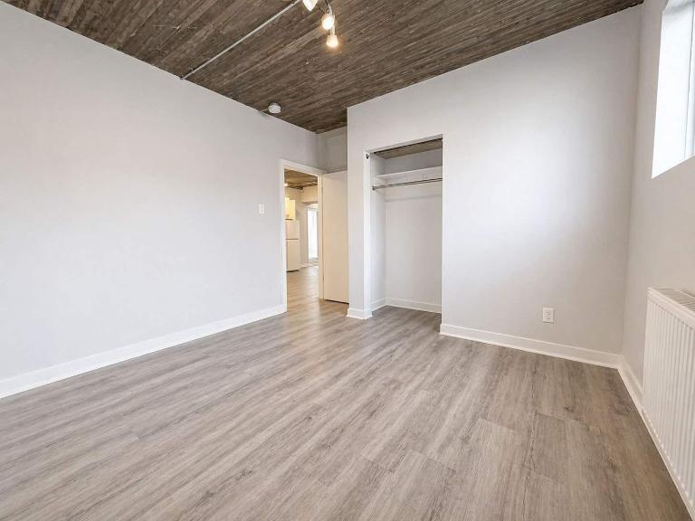 3 CH - 1 SDB - Montréal - $2,250 /mo 5