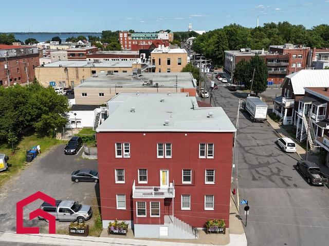 51 59E Rue de la Reine — photo 1