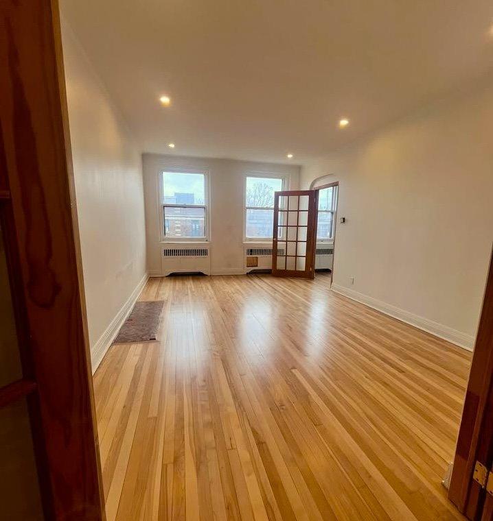 4815 Chemin Queen Mary — photo 1