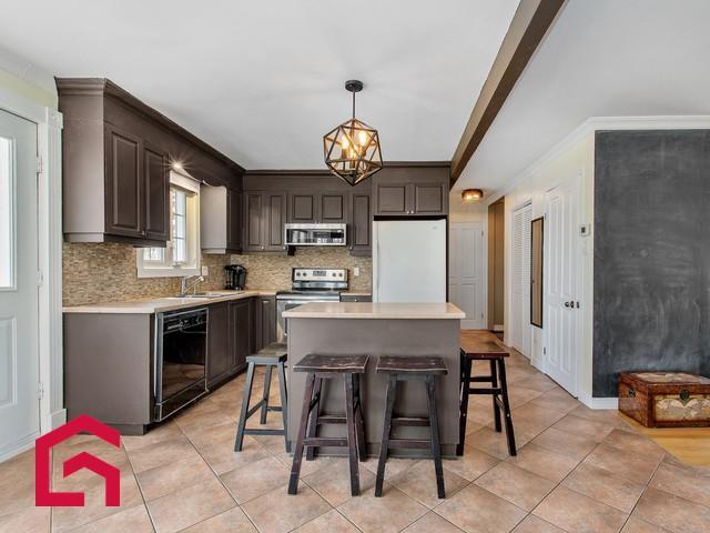 81 25e Avenue — photo 3