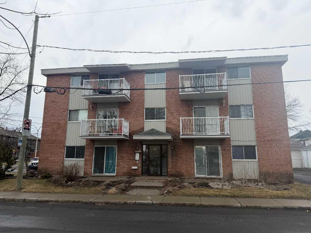 Grand 4 ½ à louer à Saint-Jean-sur-Richelieu – 1100 pi² – Disponible 1er juillet 5