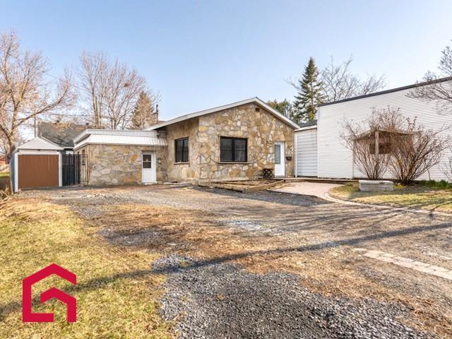 3188 Av. Hector — photo 1