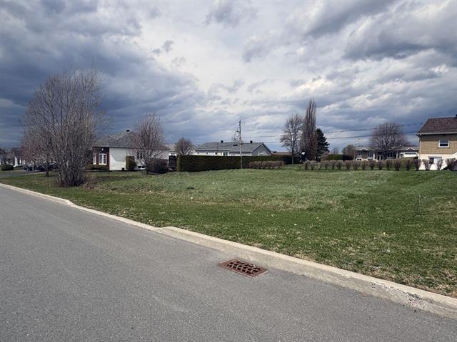 Lambton, Estrie. Terrain vacant de 90 x 88 pi, situé dans un quartier résidentiel paisible et recherché. Venez profitez du plein air et de la tranquil — photo 1