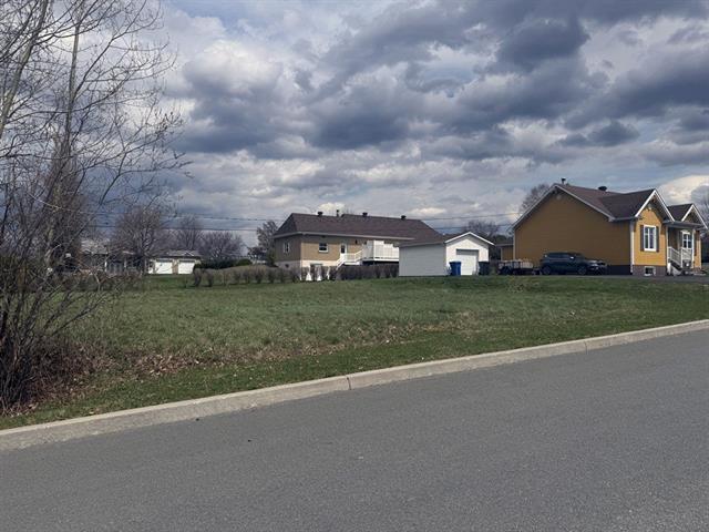 Lambton, Estrie. Terrain vacant de 90 x 88 pi, situé dans un quartier résidentiel paisible et recherché. Venez profitez du plein air et de la tranquil — photo 2