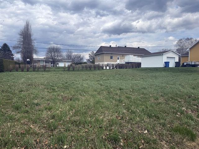 Lambton, Estrie. Terrain vacant de 90 x 88 pi, situé dans un quartier résidentiel paisible et recherché. Venez profitez du plein air et de la tranquil — photo 3