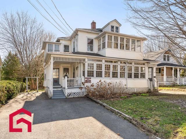 223 225 Rue James — photo 1