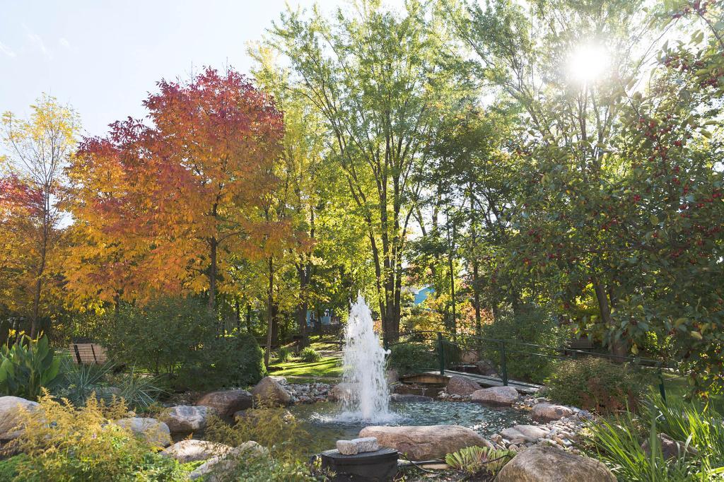 4 1/2 - Ste-Foy - immeuble de prestige - libre ou novembre 3