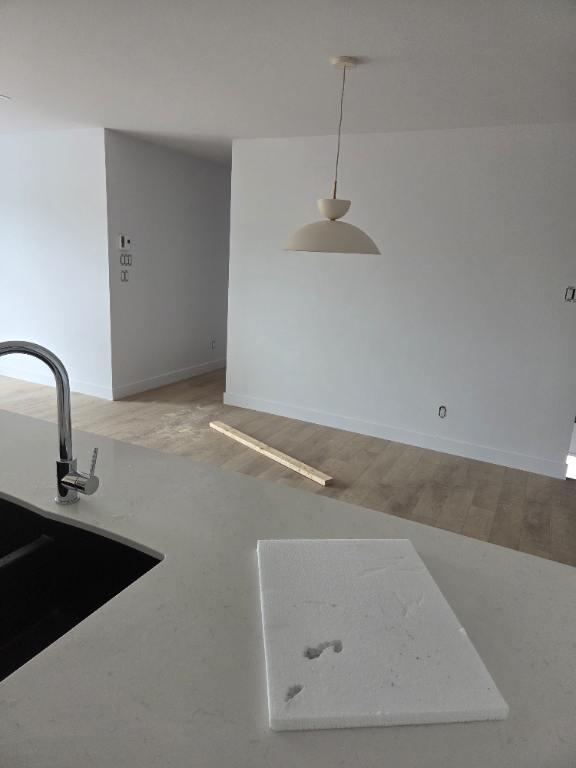 ✨ Logements neufs 5 ½ haut de gamme à louer à partir de 1595$ ✨ **PROMOTION 1ER MOIS GRATUIT** 4