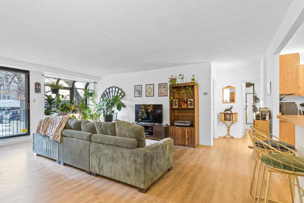 3470 Rue Durocher app 101, Montréal, QC, Canada — photo 1