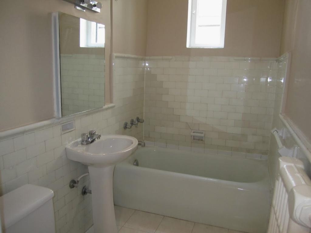 Grand 1 1/2  , Village Monkland  (NDG) 3