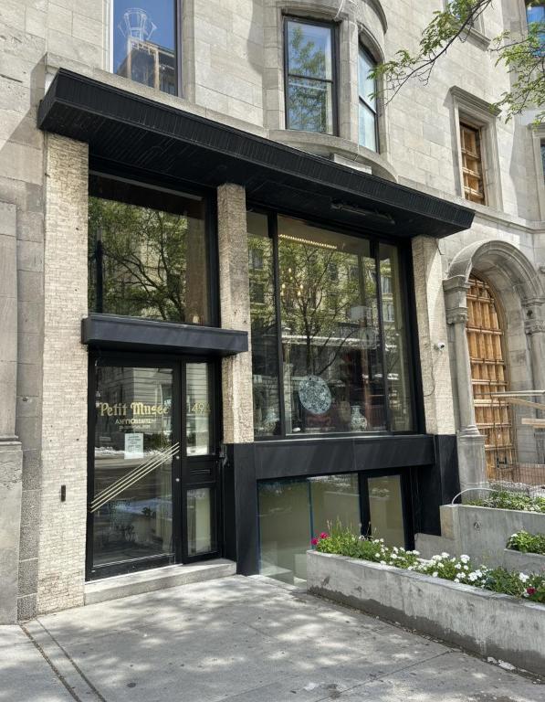 1494 Sherbrooke Street West, Montreal, QC, Canada — photo 2
