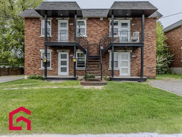 743 749 17e Avenue — photo 1