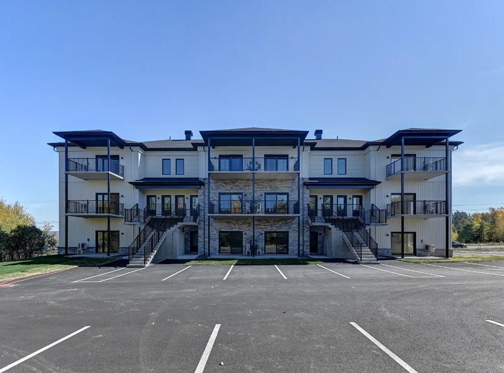 Superbe 5 ½ neuf à Coaticook – 1er mois gratuit – Quartier tranquille 4
