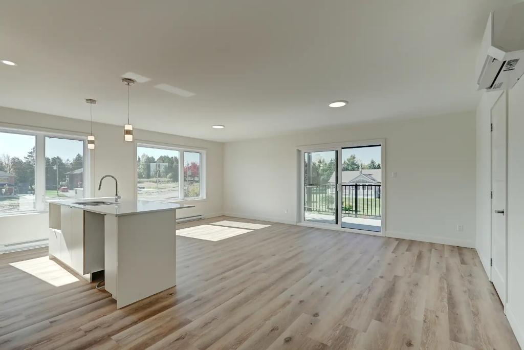 Superbe 5 ½ neuf à Coaticook – 1er mois gratuit – Quartier tranquille