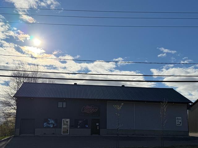 1400 Av. du Pont S. — photo 1