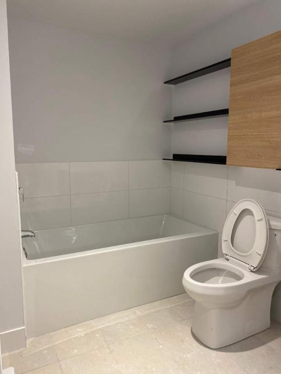 2 CH - 1 SDB - Montreal - $2,100 /mo 3