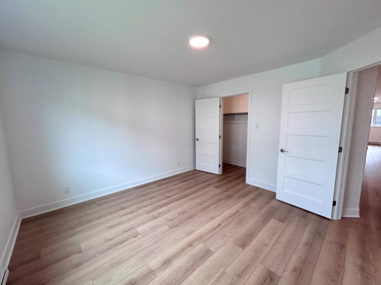 3 CH - 1 SDB - Granby - $1,625 /mo 5