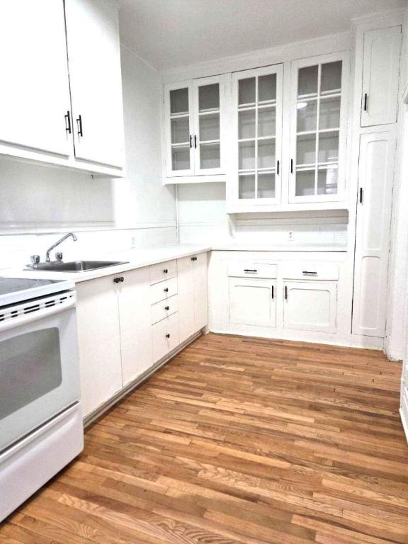 4720 Queen Mary Road — photo 2