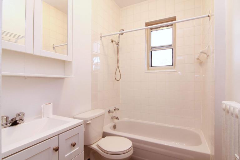MAGNIFIQUE 4 1/2, METRO VILLA MARIA  PRES VILLAGE MONKLAND 5