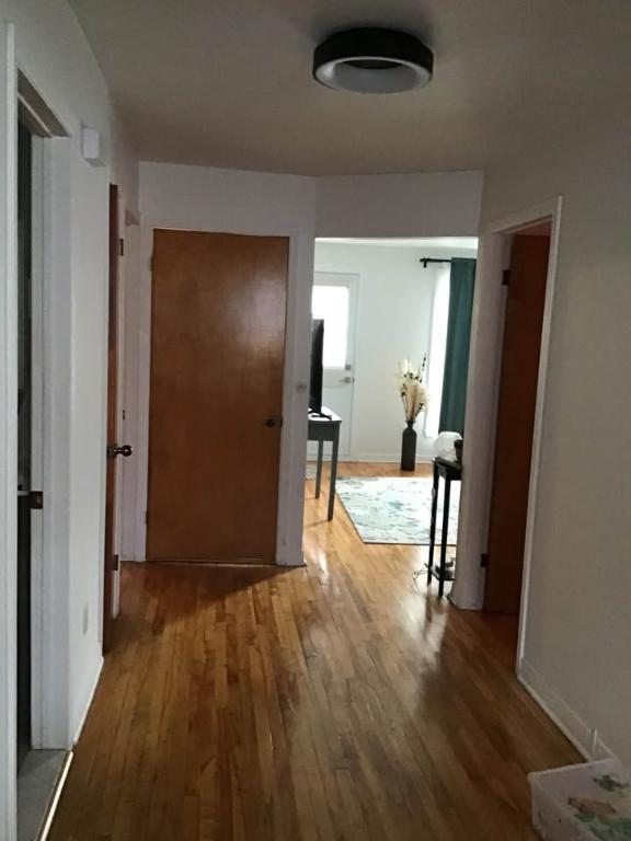 NOUVEAU ROSEMONT  5  1/2  haut de duplex 4