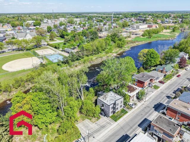 667 675 Rue Laviolette — photo 3