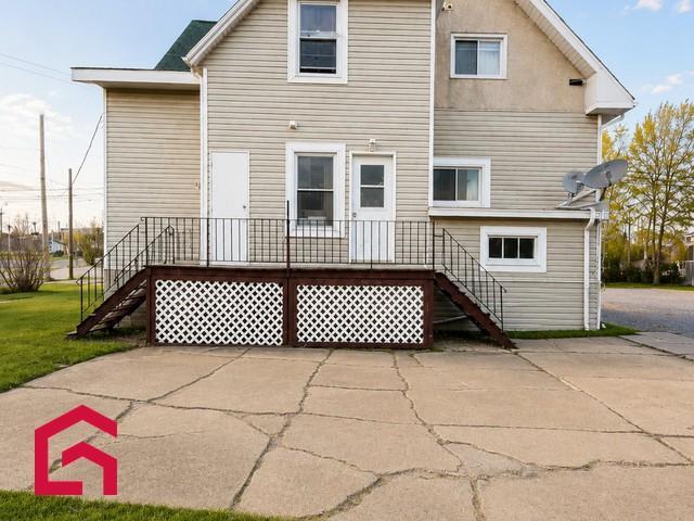 322 10e Avenue E. — photo 2