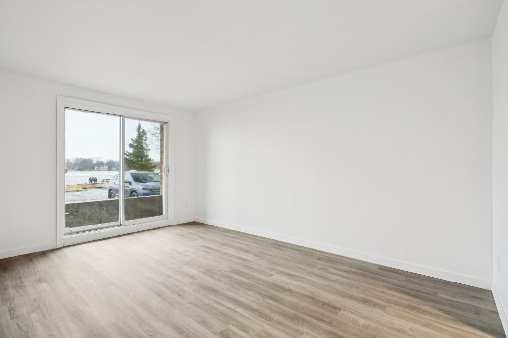 16319 Boul Gouin O app 105 — photo 3