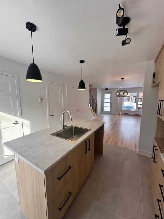 MAISON DE VILLE NEUVE À LOUER - SAINT-JACQUES 4