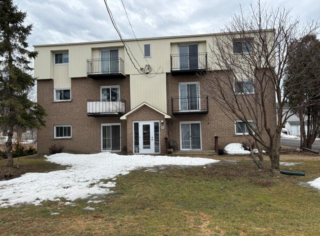 500 Boulevard Saint-Luc — photo 1