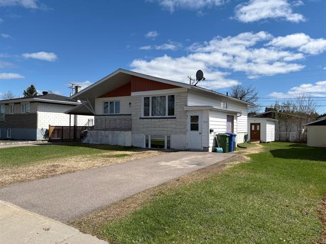 2113 2115 Av. du Parc — photo 3