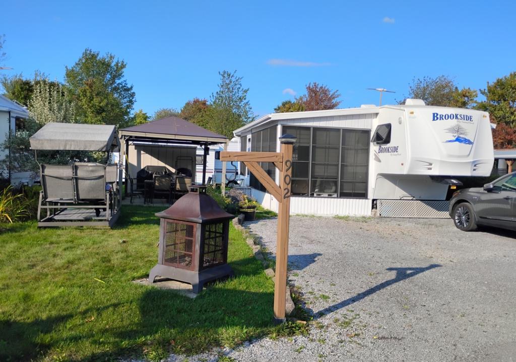ROULOTTE ''FIFTH WHELL'', 2008, 30 pi., gazébo et solarium, sur Camping St-Esprit, Ville de Québec. — photo 1