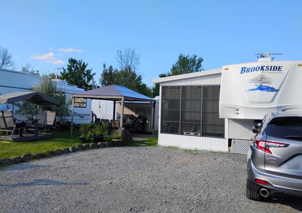 ROULOTTE ''FIFTH WHELL'', 2008, 30 pi., gazébo et solarium, sur Camping St-Esprit, Ville de Québec. — photo 2