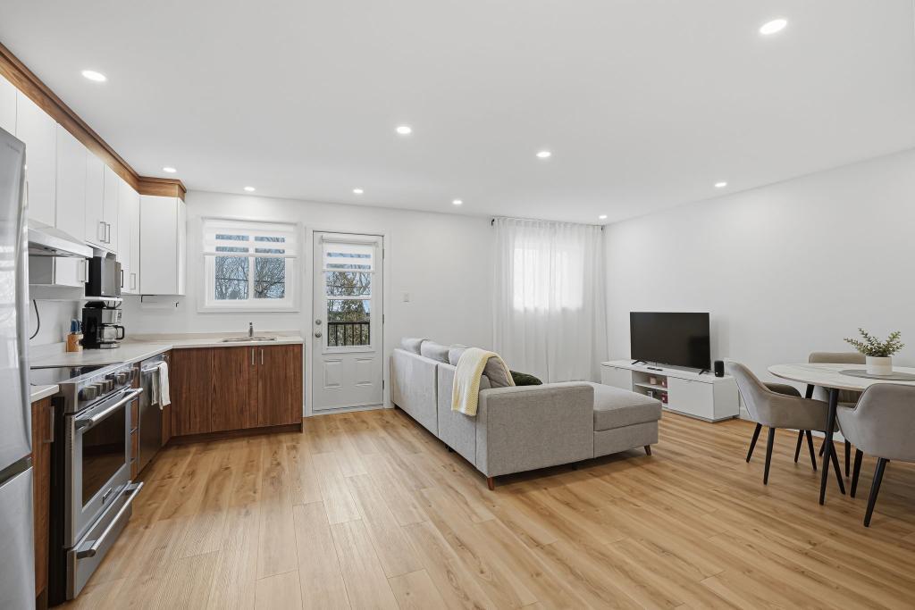 1189 Rue St-Jacques — photo 2