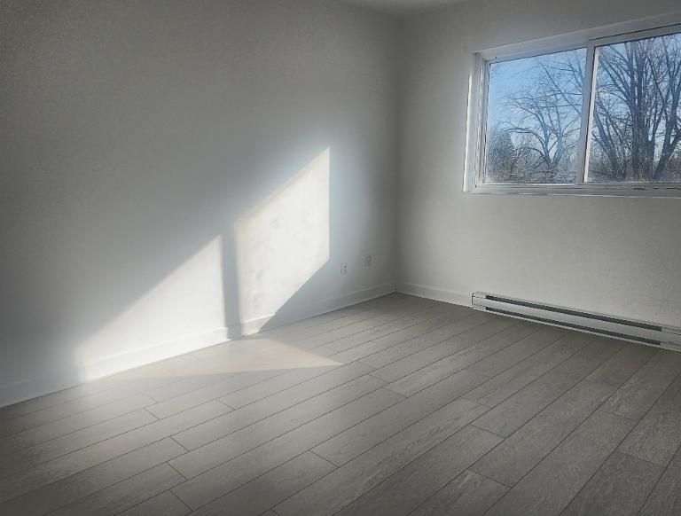 2 CH - 1 SDB - Longueuil - $1,400 /mo 2