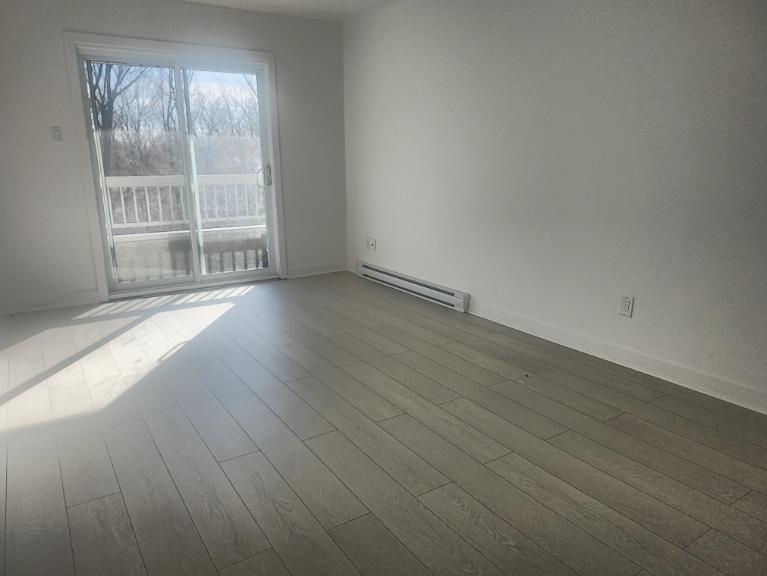 2 CH - 1 SDB - Longueuil - $1,400 /mo 3
