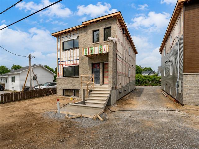 667 2e Avenue — photo 1