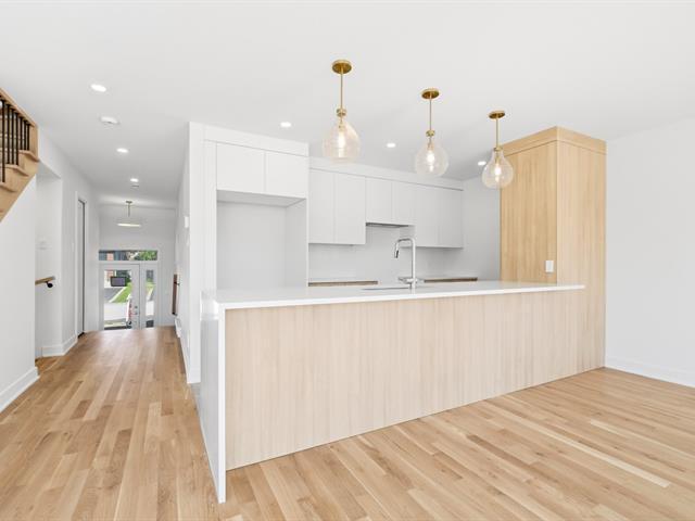 110 Rue Dupuis — photo 3